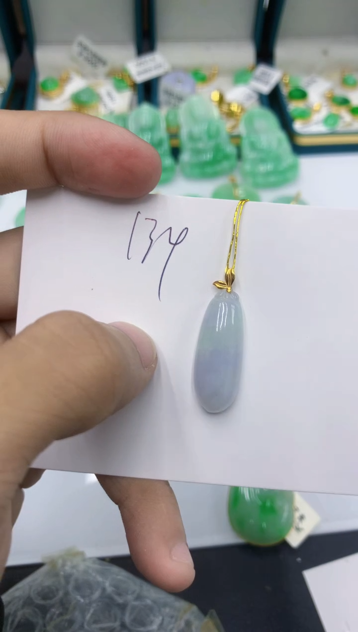 颈饰18K金镶嵌翡翠1111111111