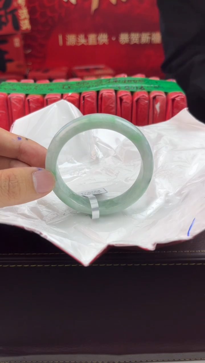 【闪购商品】翡翠手镯未镶嵌1翡翠手镯（微瑕）