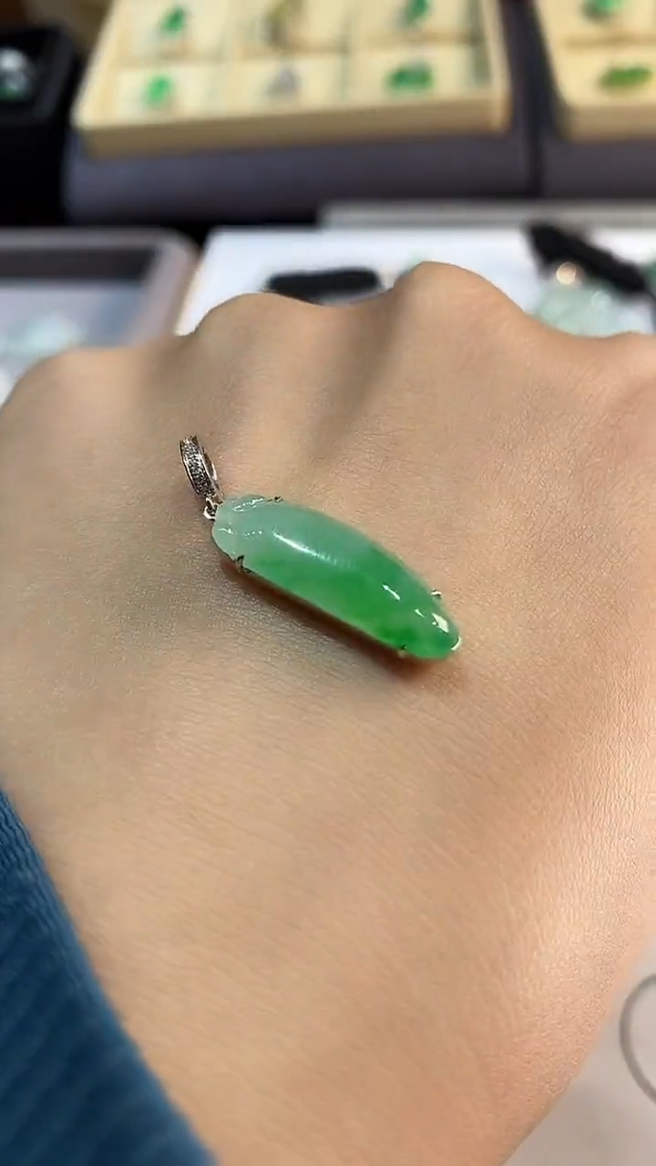 吊坠(不含链)18K金镶嵌翡翠吊坠