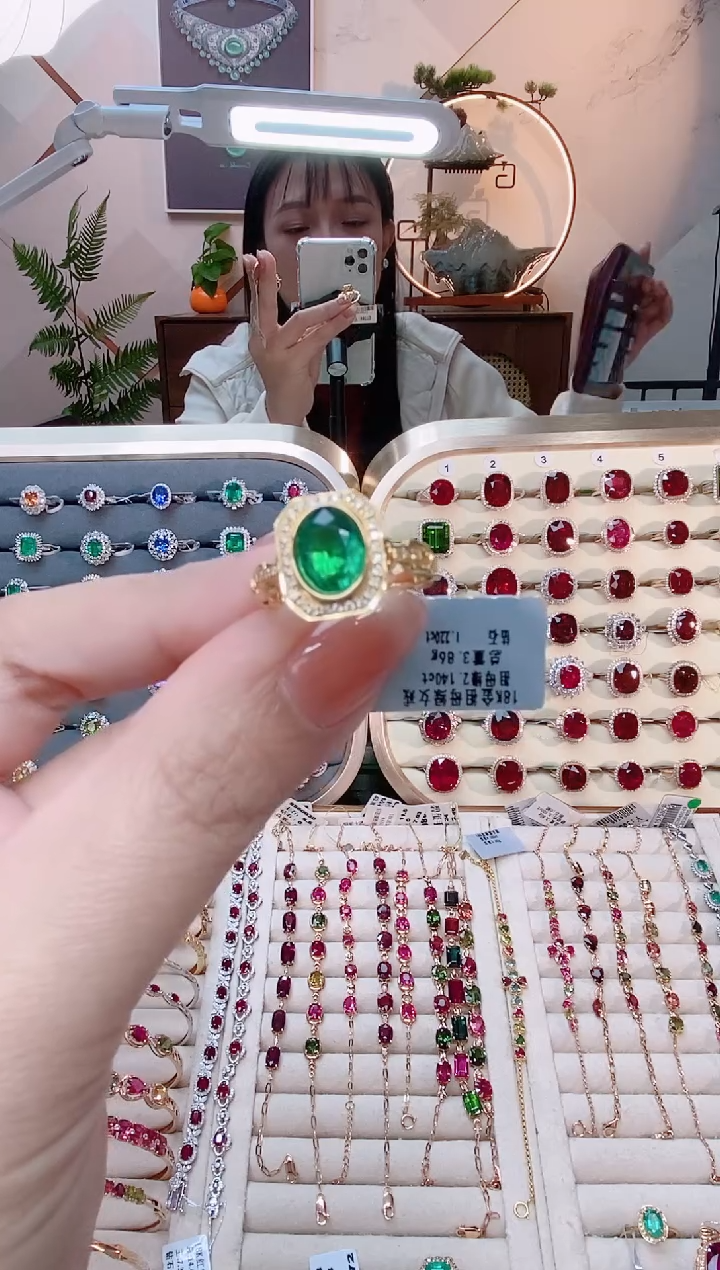 【闪购商品】祖母绿18K金戒指18K金镶嵌1