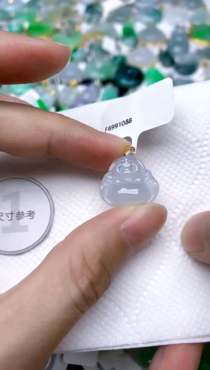 颈饰18K金镶嵌翡翠天然A货翡翠
