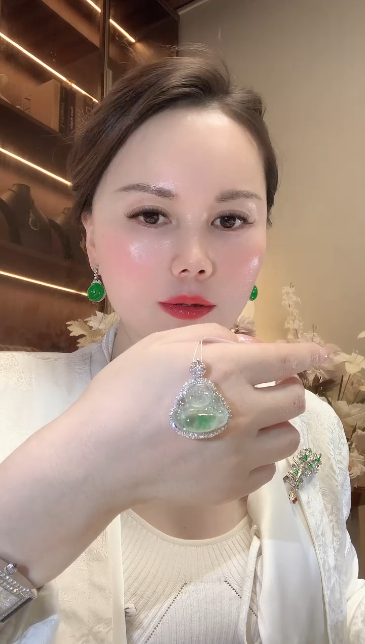 【闪购商品】翡翠吊坠(不含链)18K金镶嵌D41 