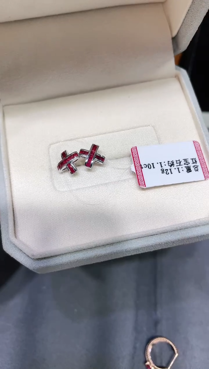 【闪购商品】红宝石耳饰18K金镶嵌·
