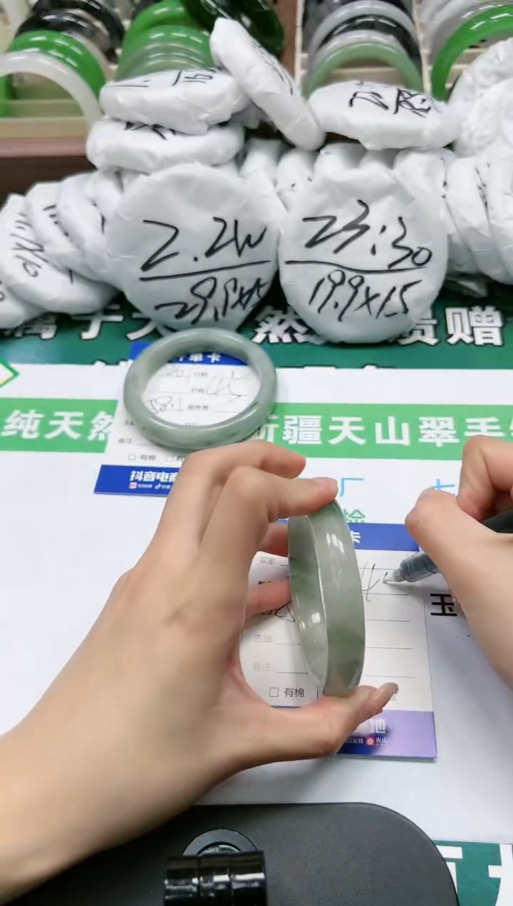 【闪购商品】石英质玉手镯未镶嵌K262-56