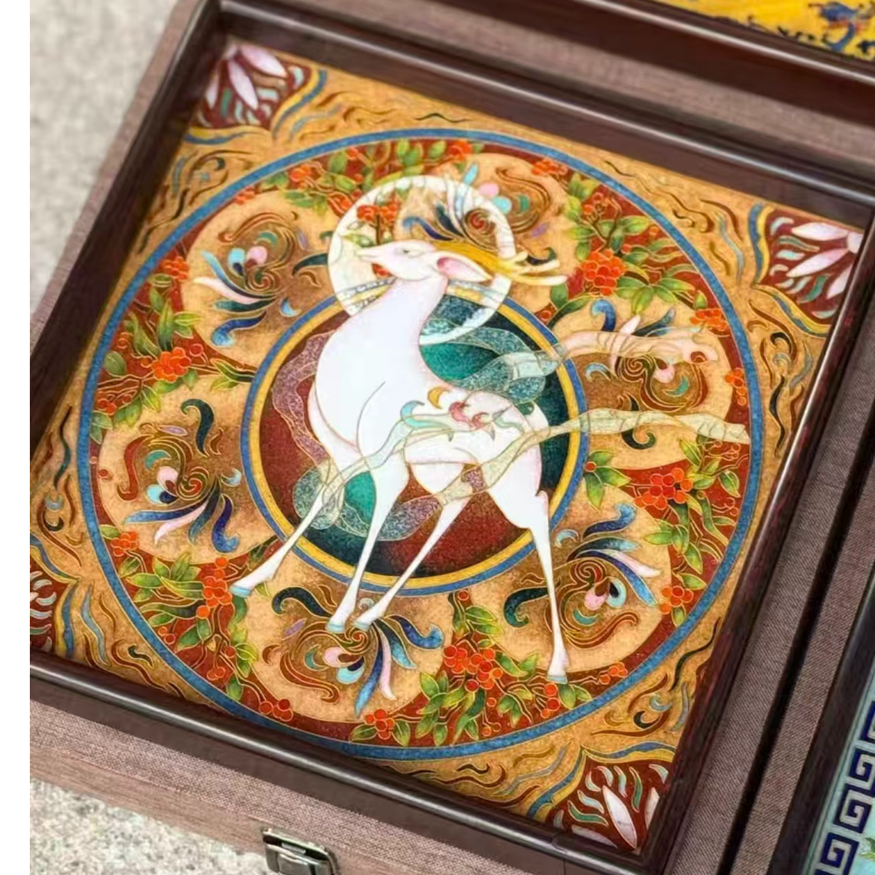 613大红酸枝嵌景泰蓝开茶盘（瑞鹿呈祥）