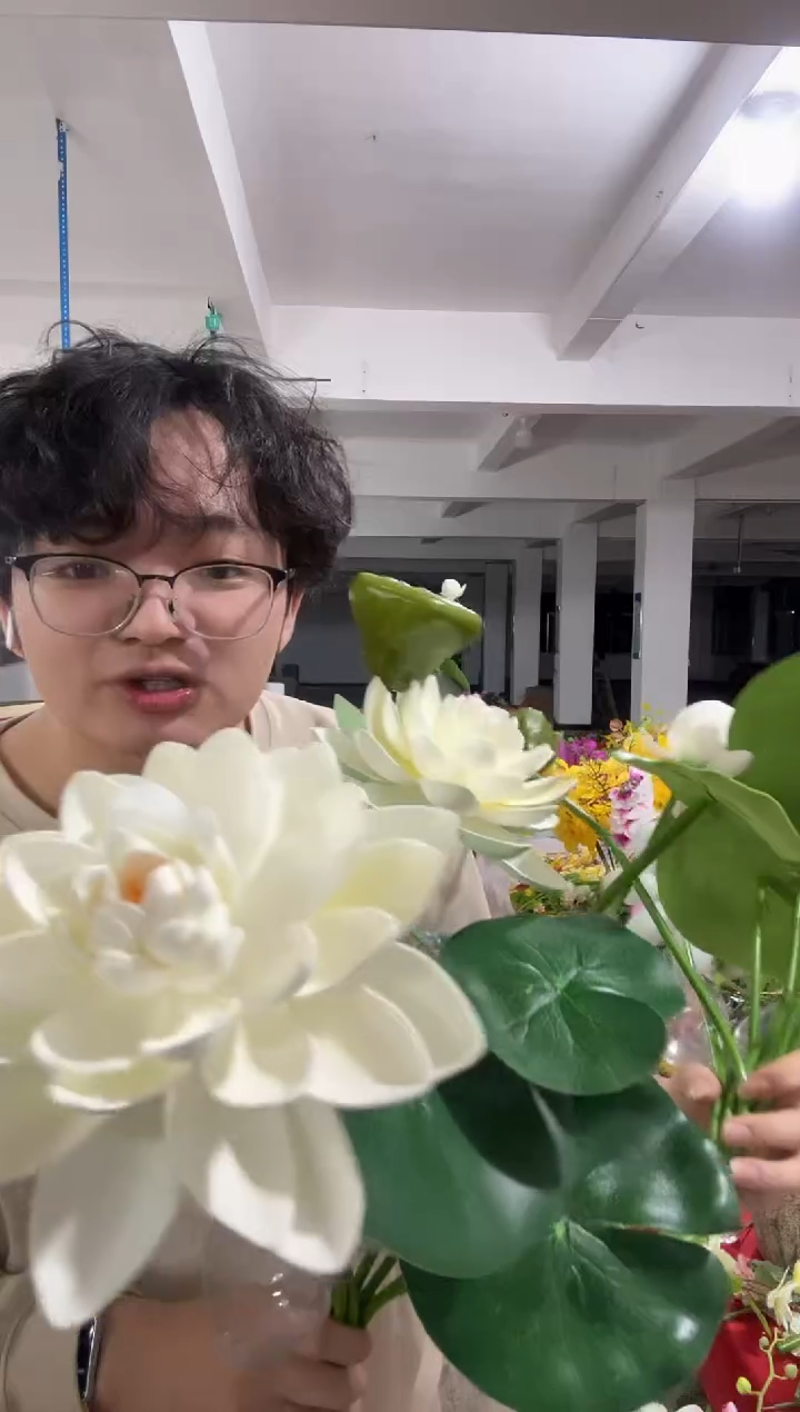 【闪购商品】仿真花束荷花