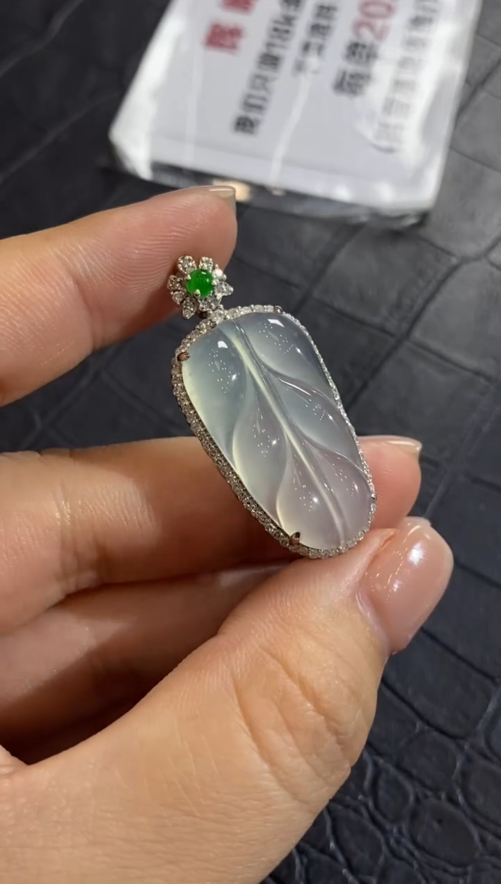 翡翠18K金镶嵌颈饰收到货48小时鉴赏期（超时不退不换）