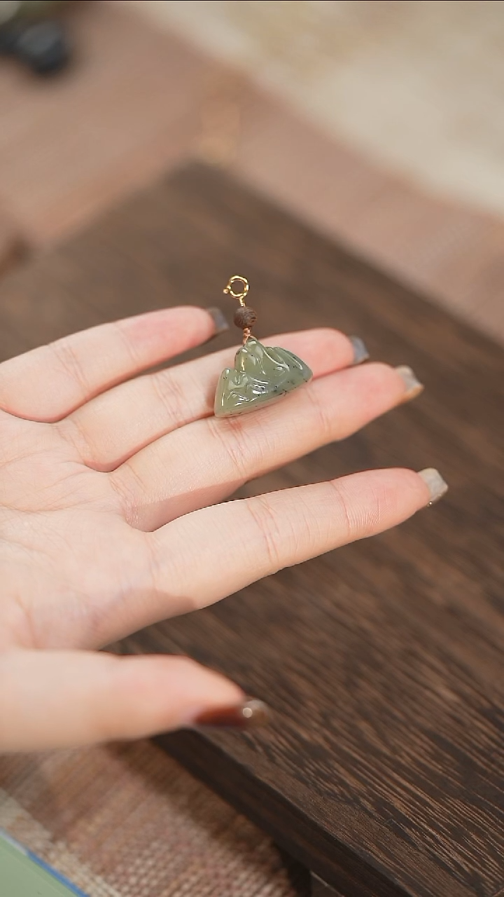 吊坠(不含链)未镶嵌和田玉【云边/湖山】小山 项链（多样性发货）