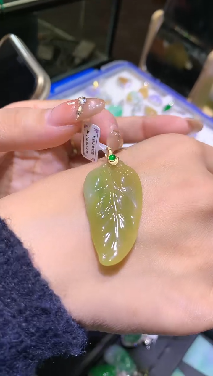 【闪购商品】翡翠吊坠(不含链)18K金镶嵌吊坠