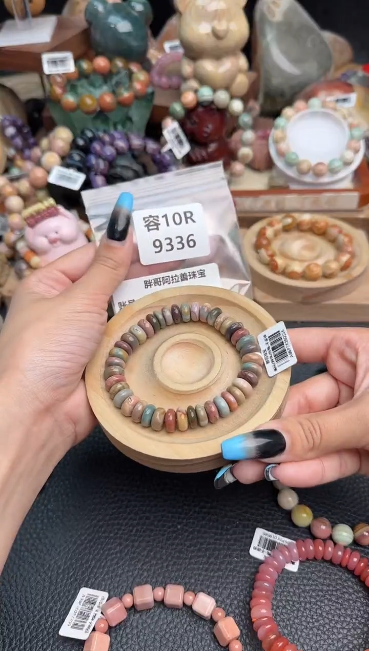 【闪购商品】石英质玉未镶嵌手链10R9336