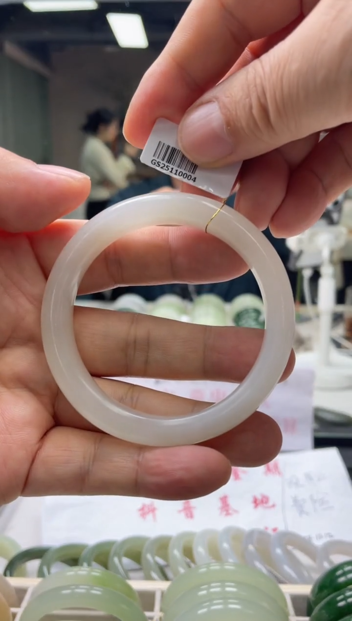 【闪购商品】和田玉手镯未镶嵌编码0004 圈口59-60