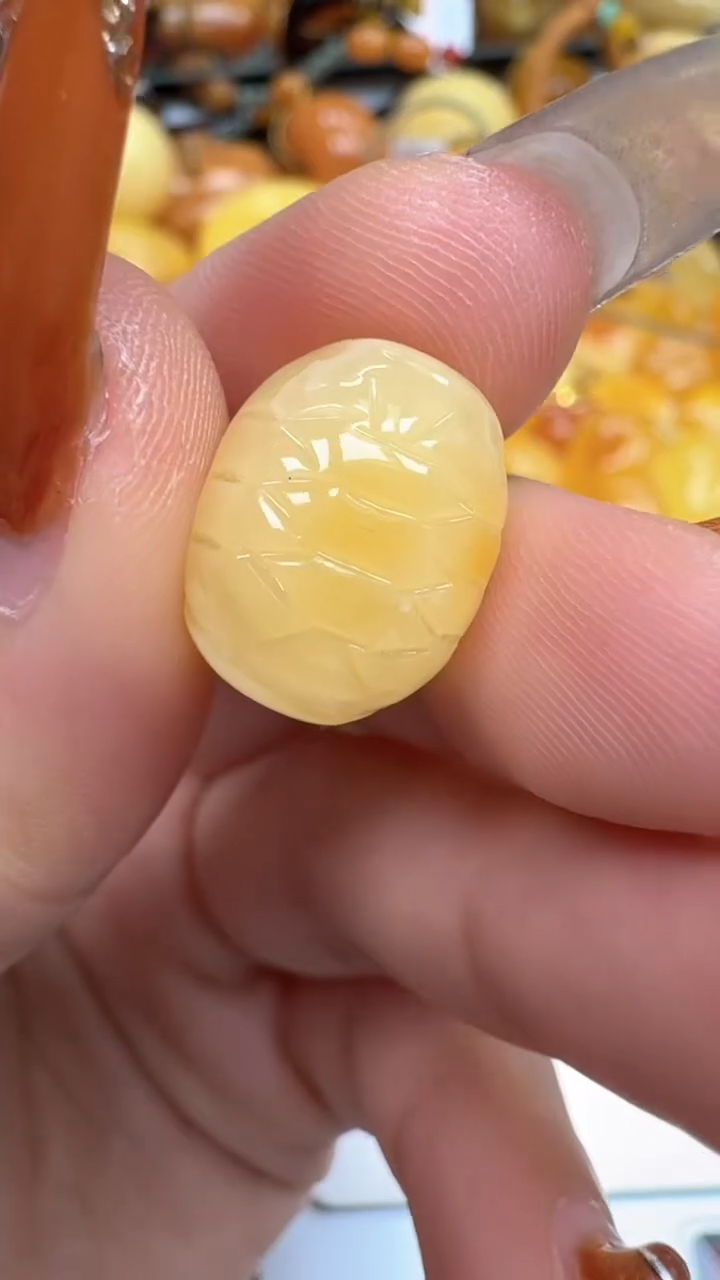 裸石琥珀未镶嵌如图