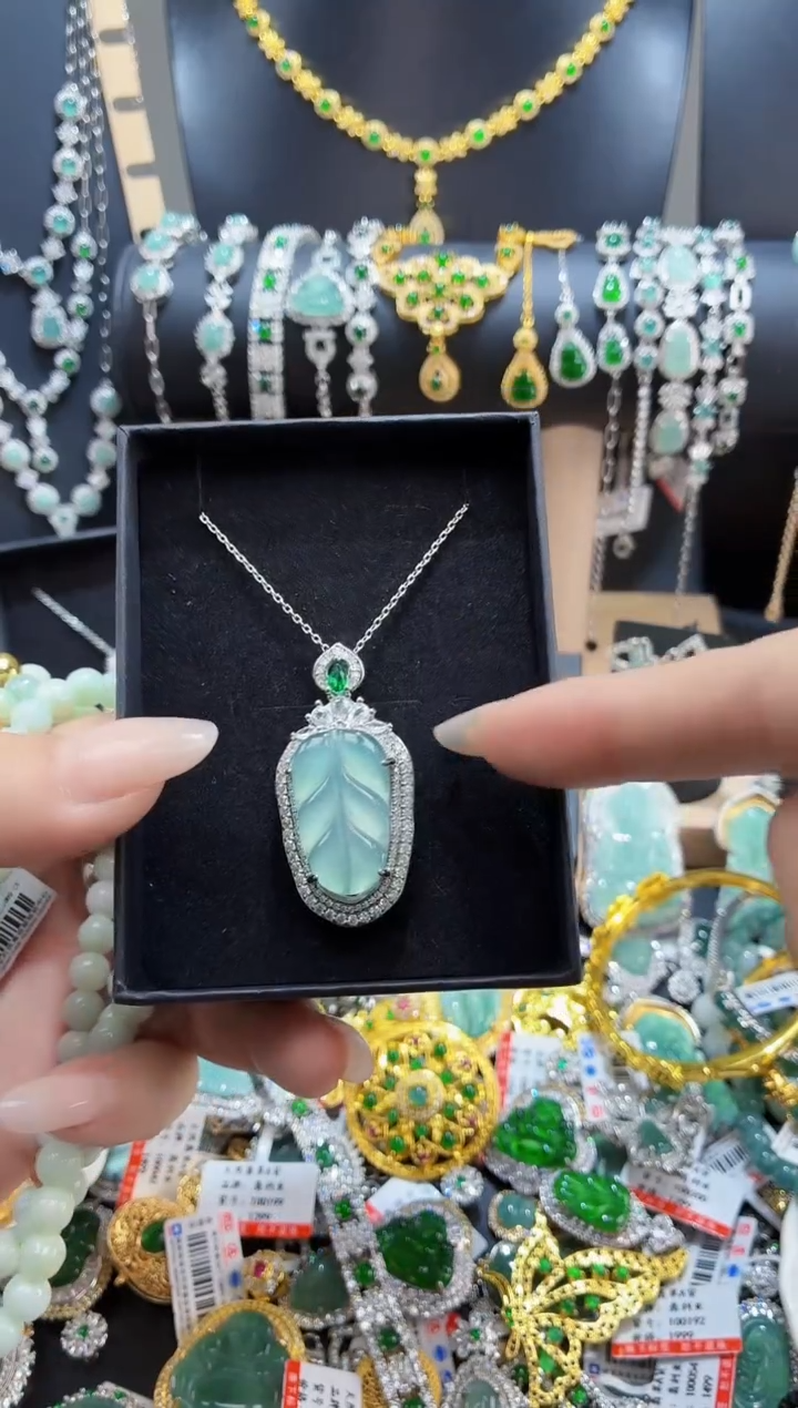 翡翠未镶嵌颈饰天然翡翠A货多样性发其一