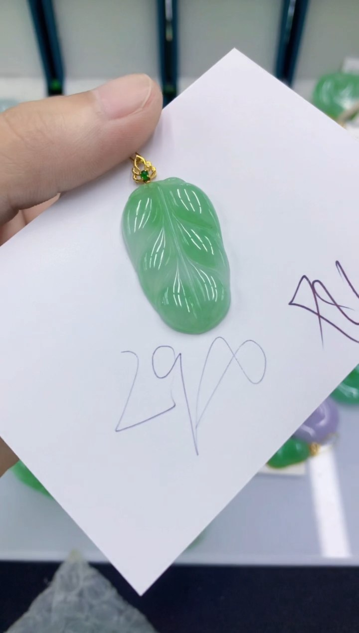 翡翠18K金镶嵌颈饰翡翠