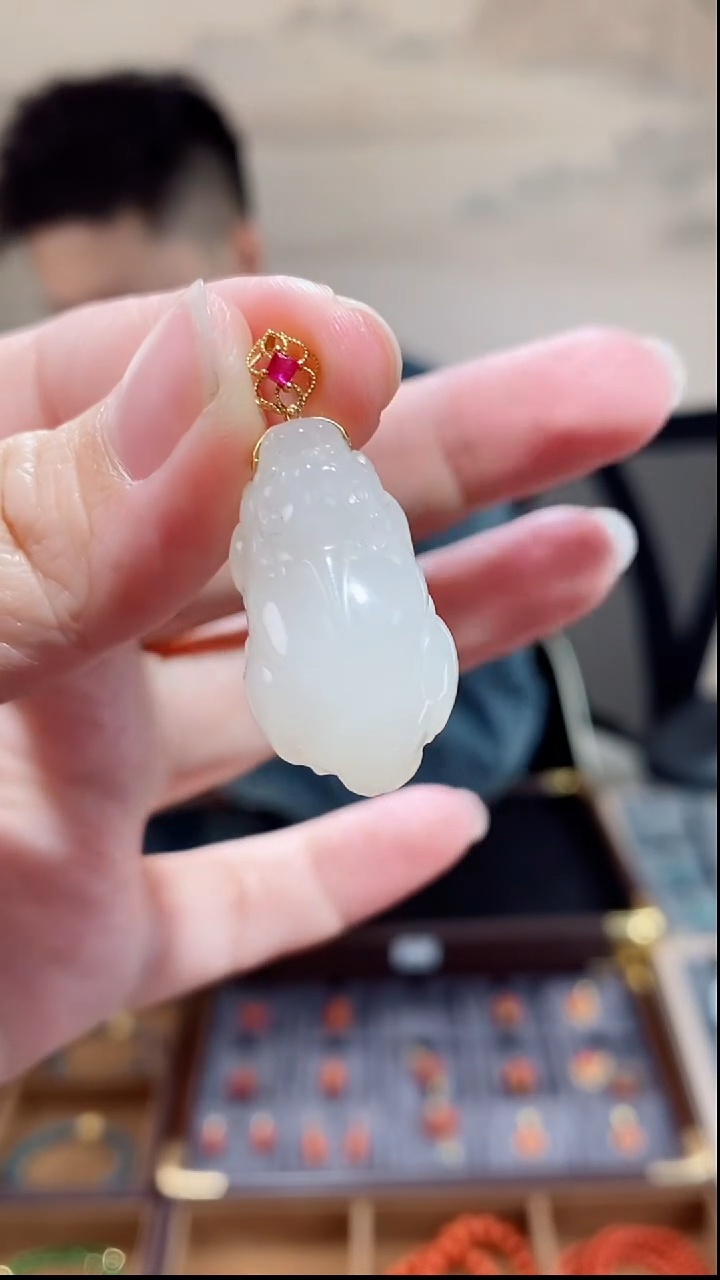 吊坠(不含链)18K金镶嵌和田玉DZ4213