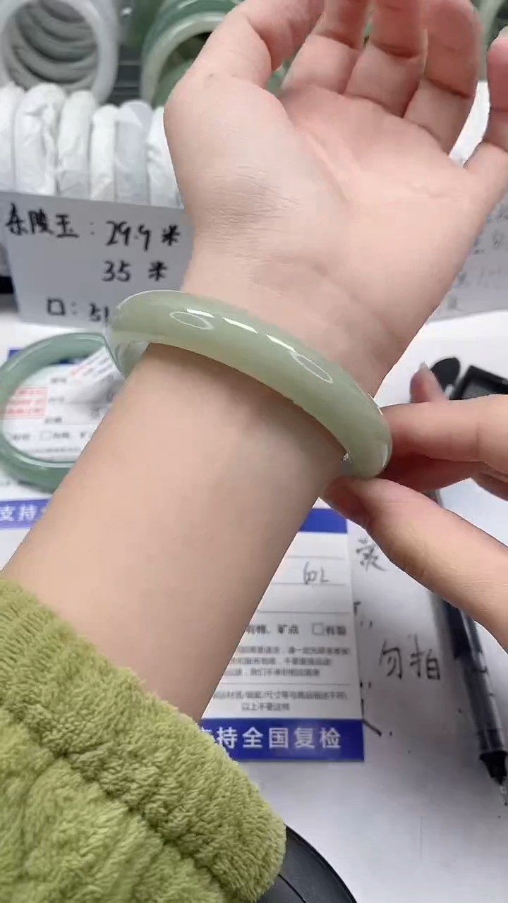 未镶嵌手镯石英质玉17-60/61