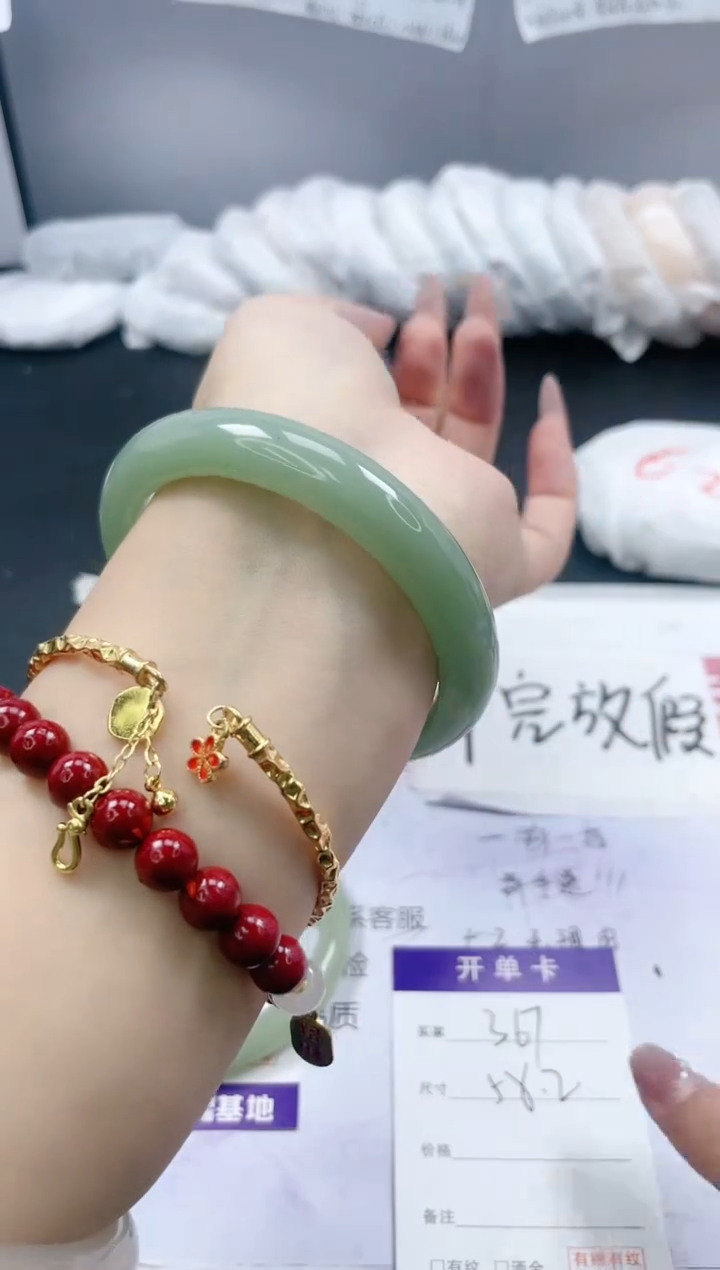 【闪购商品】石英质玉手镯未镶嵌367/58.2