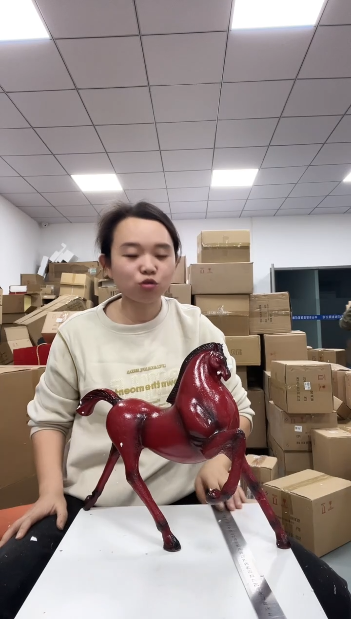 树脂红色唐马摆件