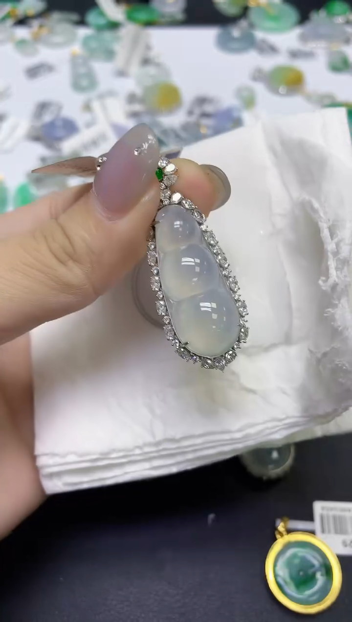 颈饰18K金镶嵌翡翠天然缅甸翡翠A货百元以上9元证书费自理