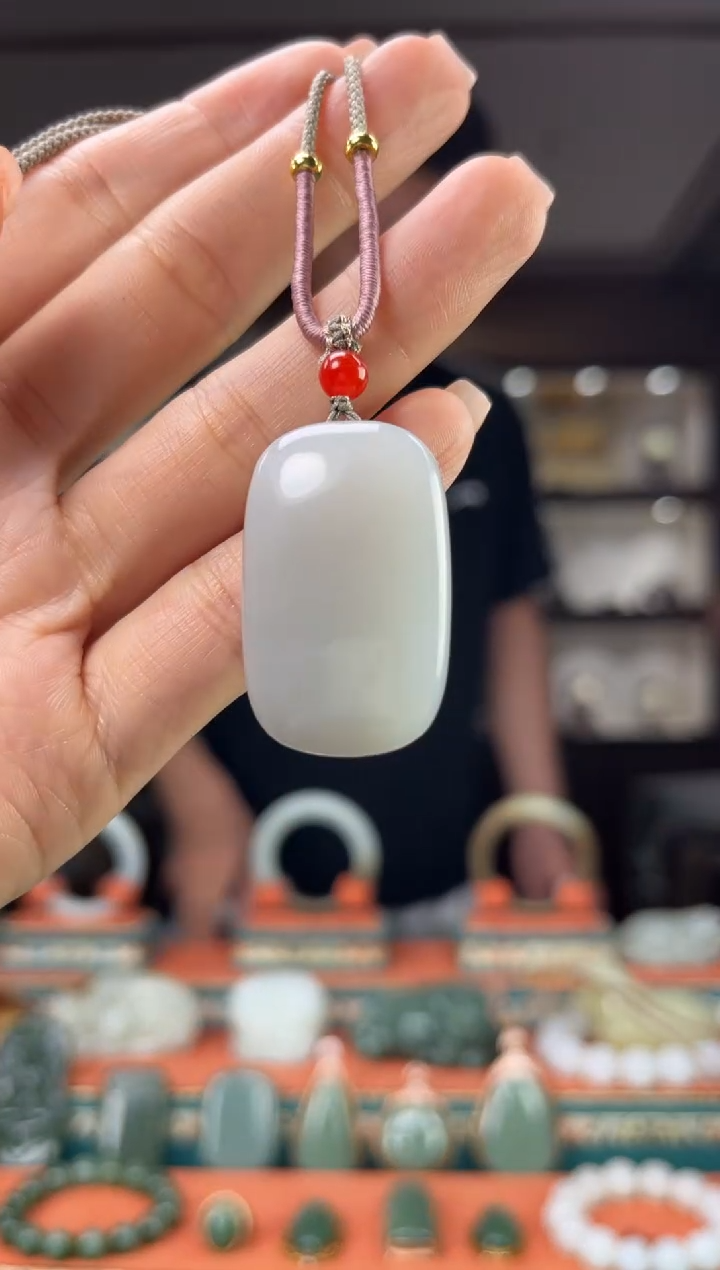 和田玉未镶嵌颈饰佩佩