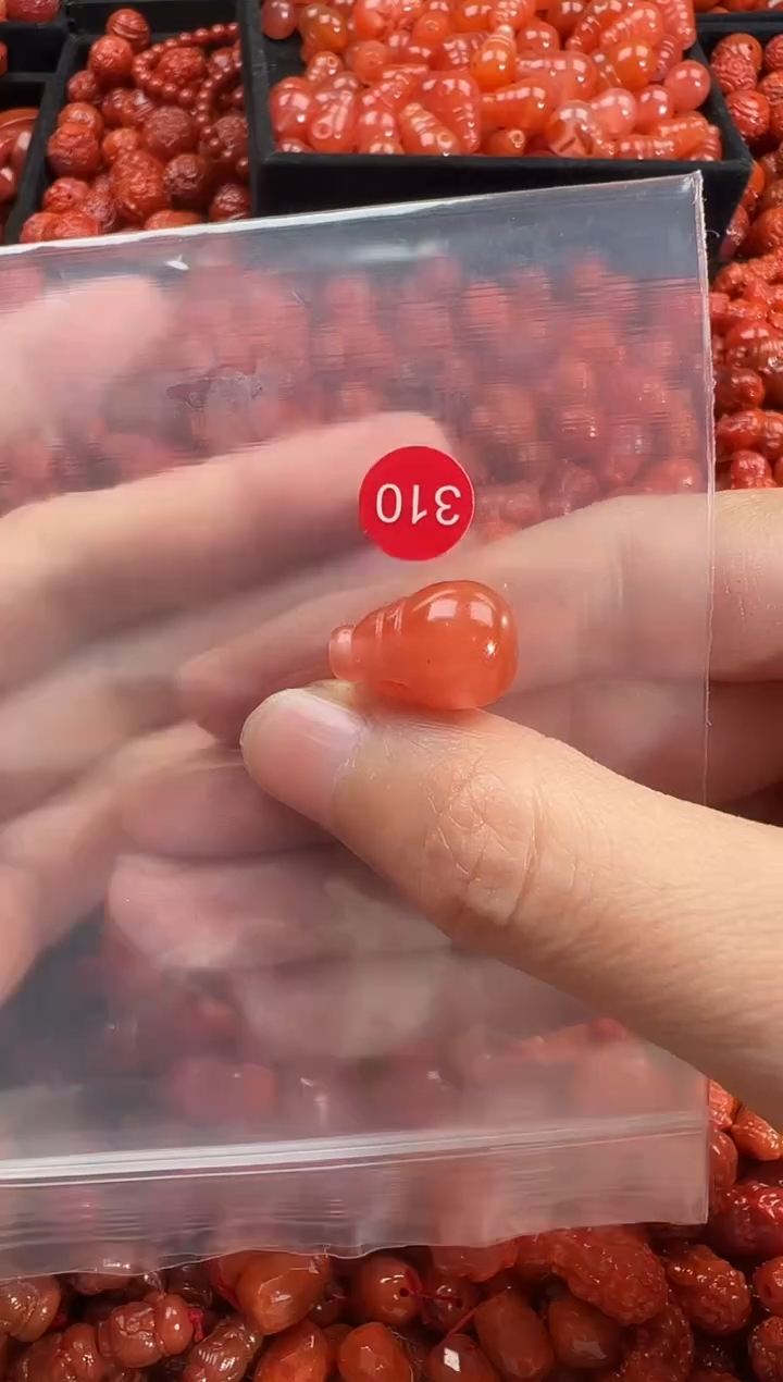 颈饰未镶嵌南红玛瑙1