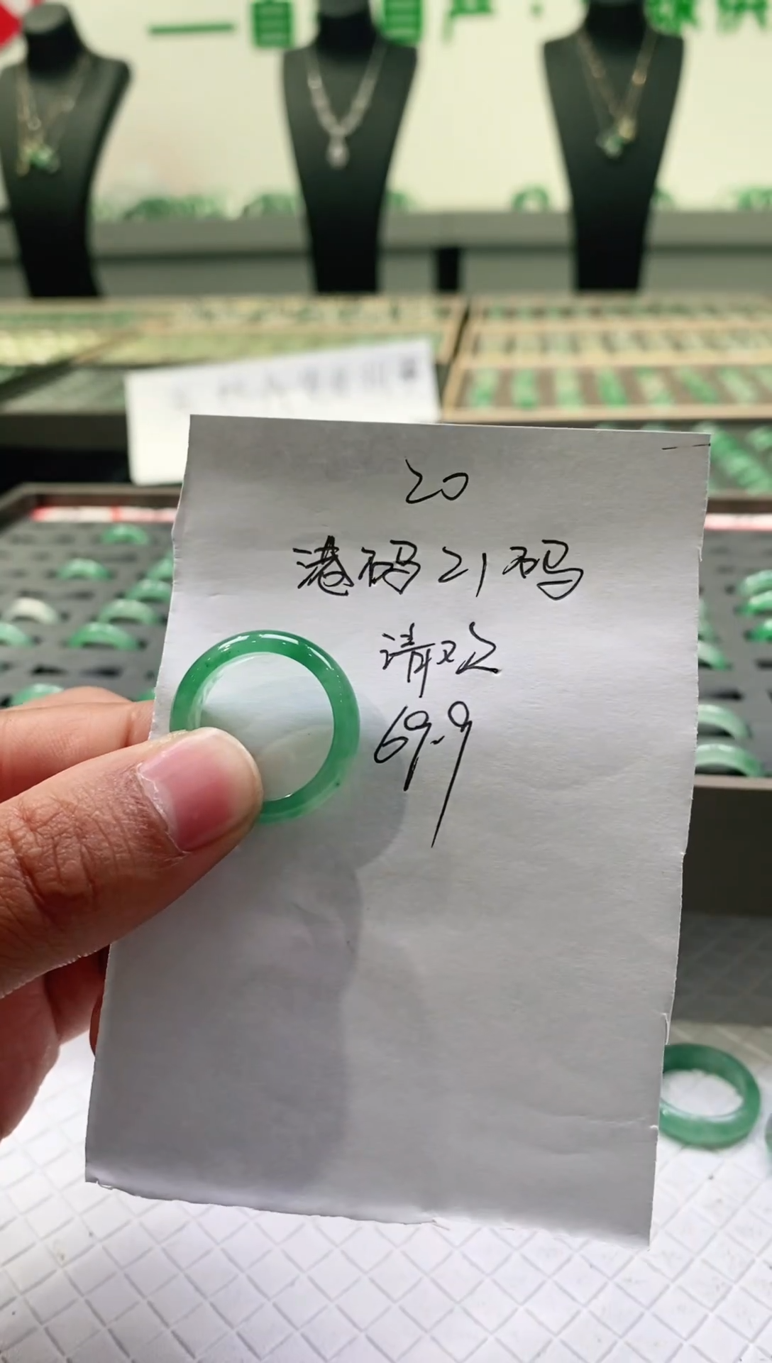 未镶嵌石英质玉（非洲翠）戒圈?**欢戒圈