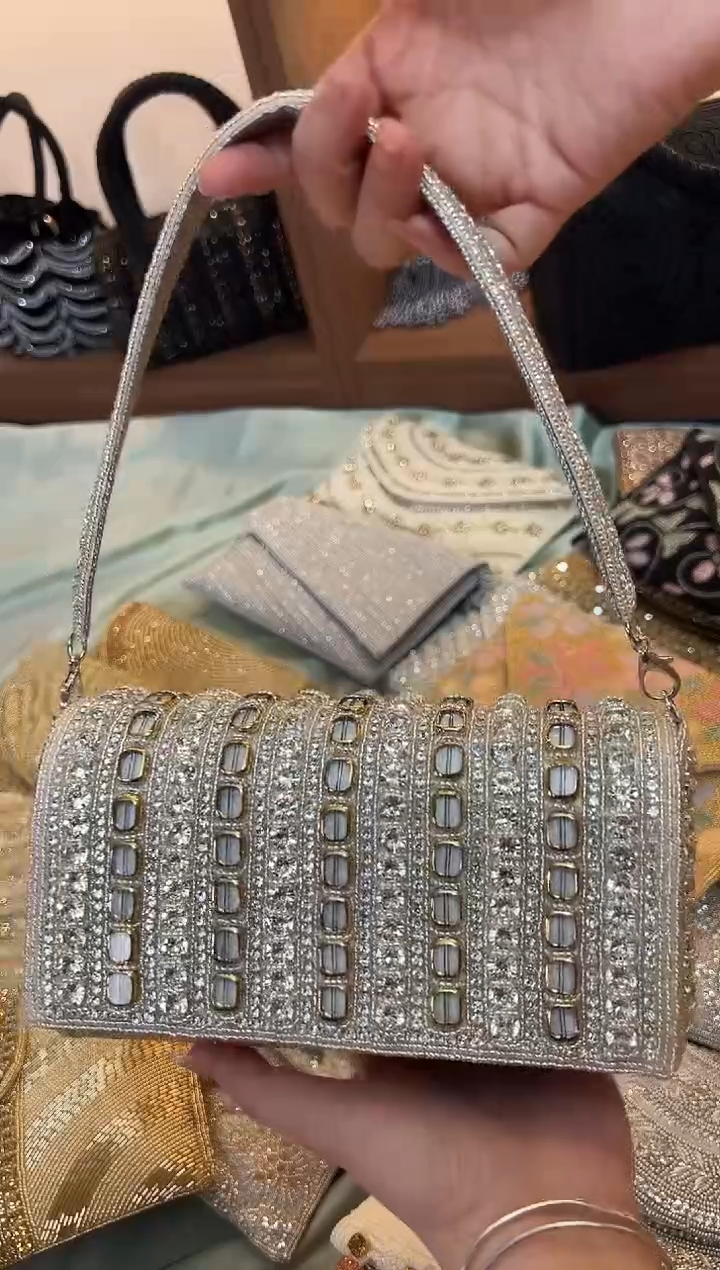 织物百格汇手工串珠包