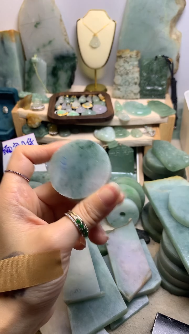 【闪购商品】翡翠挂件未镶嵌缅甸A货翡翠，没有运费险