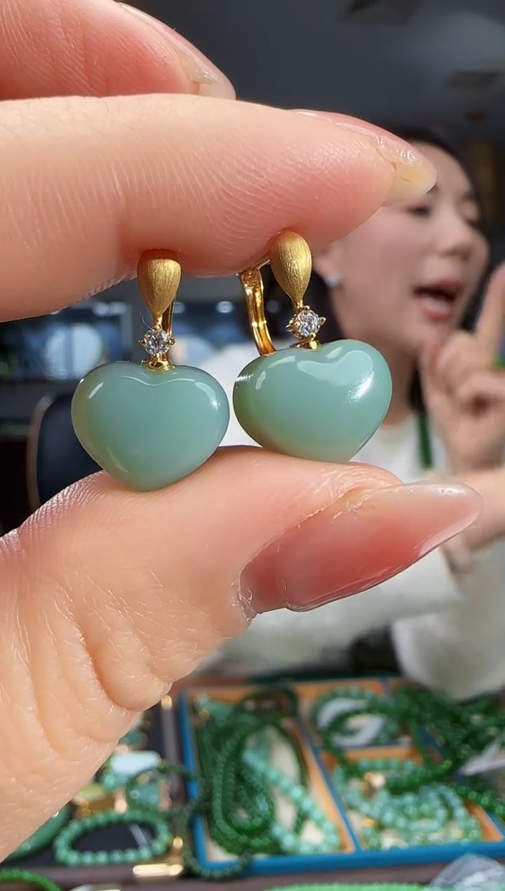 18K金镶嵌和田玉耳饰1