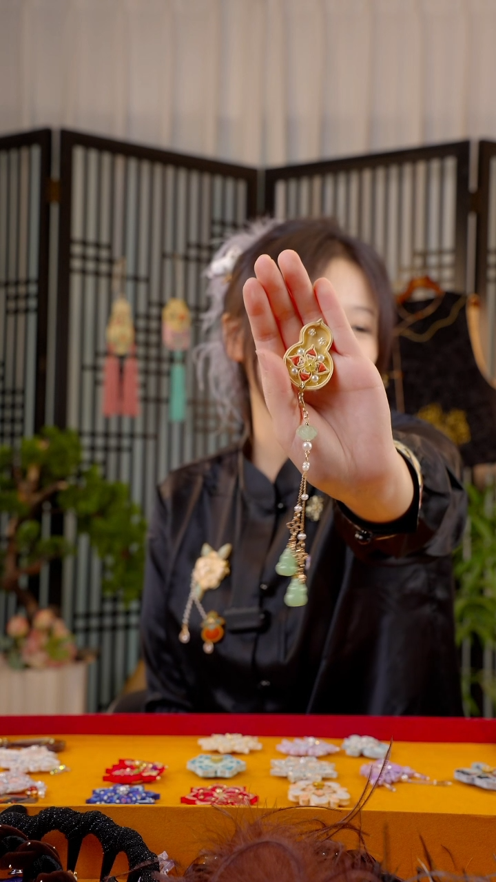 织绣白*光非遗绒花苏绣饰品