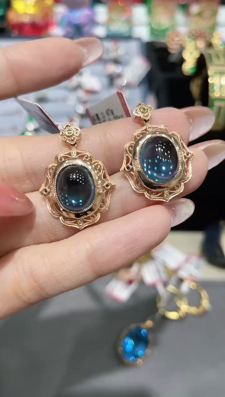 18K金镶嵌吊坠托帕石吊坠 多样性发其一