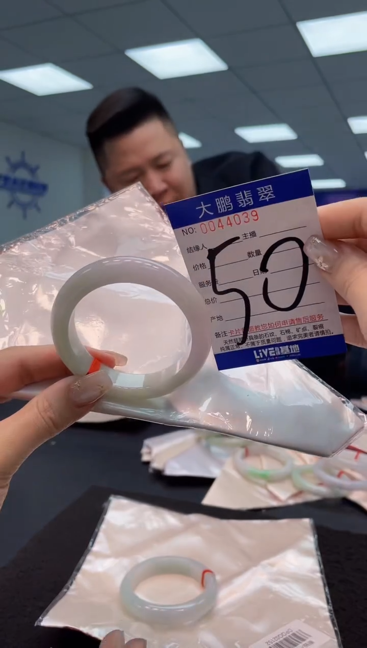 【闪购商品】翡翠手镯未镶嵌AAAAAAAAAA