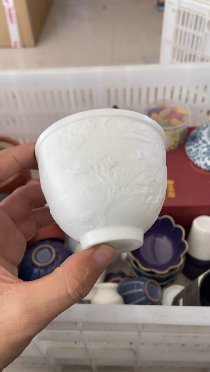 无运费险有瑕疵的摄影的产品有使用过的痕迹有点脏介意勿拍杯