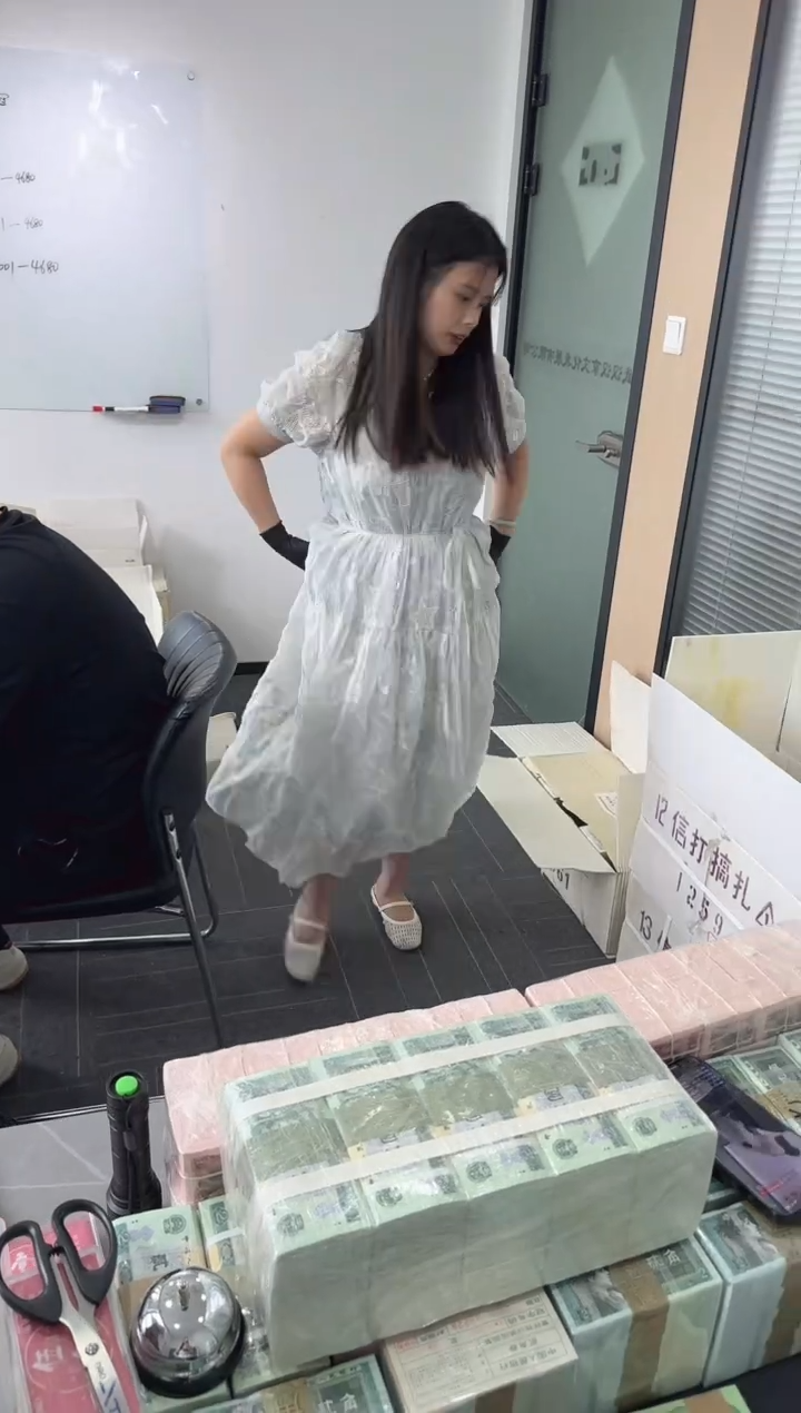 整捆千张连号 银行保真 05朦胧