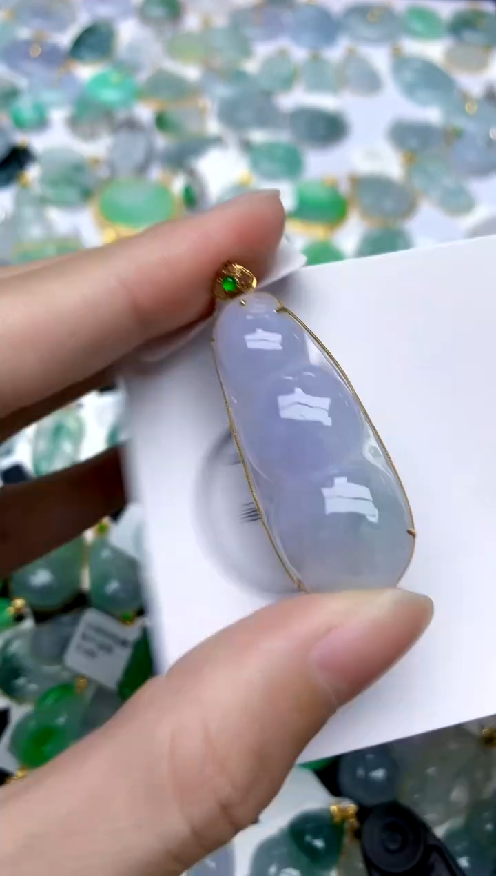 颈饰18K金镶嵌翡翠天然A货翡翠