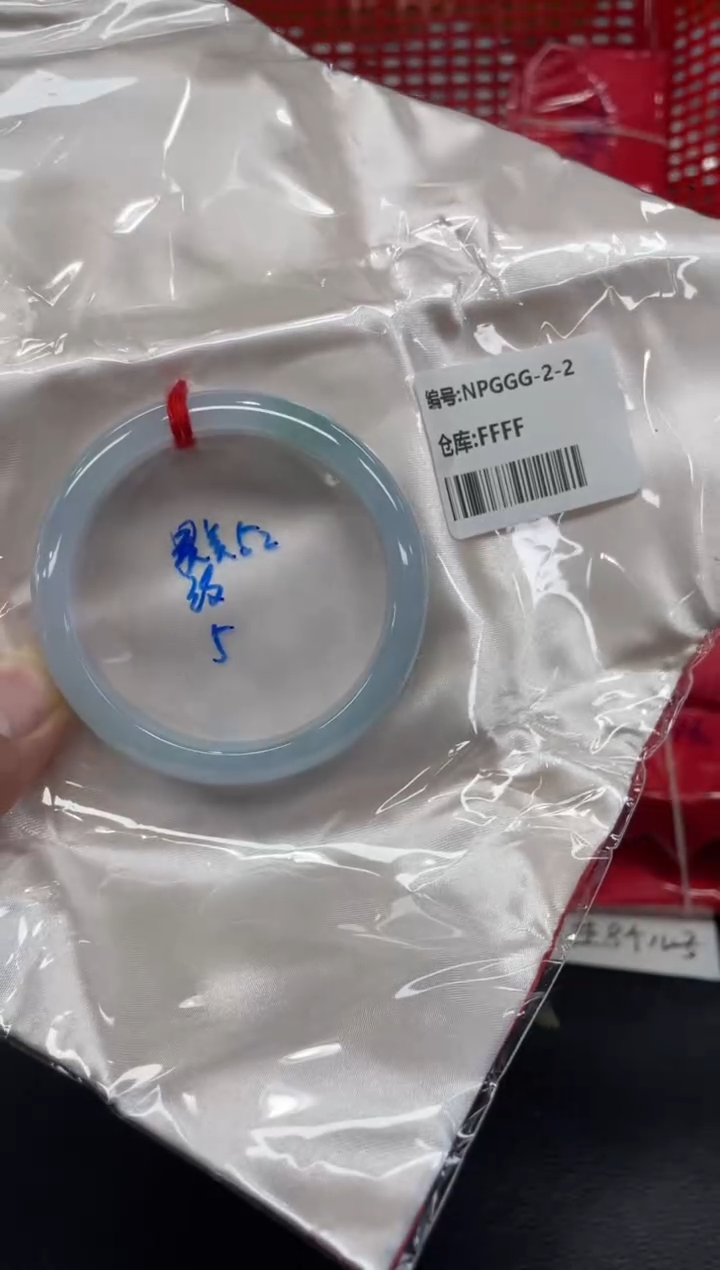 翡翠手镯未镶嵌翡翠手镯
