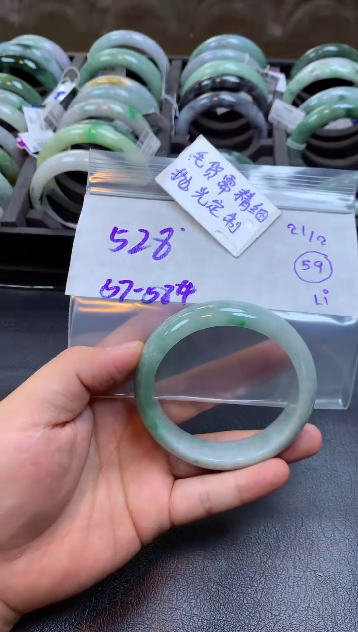 【闪购商品】定制翡翠未镶嵌手镯毛货需精细抛光+多人+528元