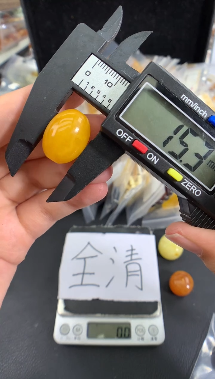 蜜蜡未镶嵌珠宝奇石11