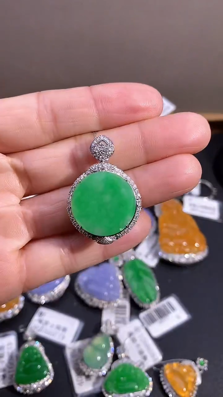 【闪购商品】翡翠吊坠(不含链)18K金镶嵌吊坠