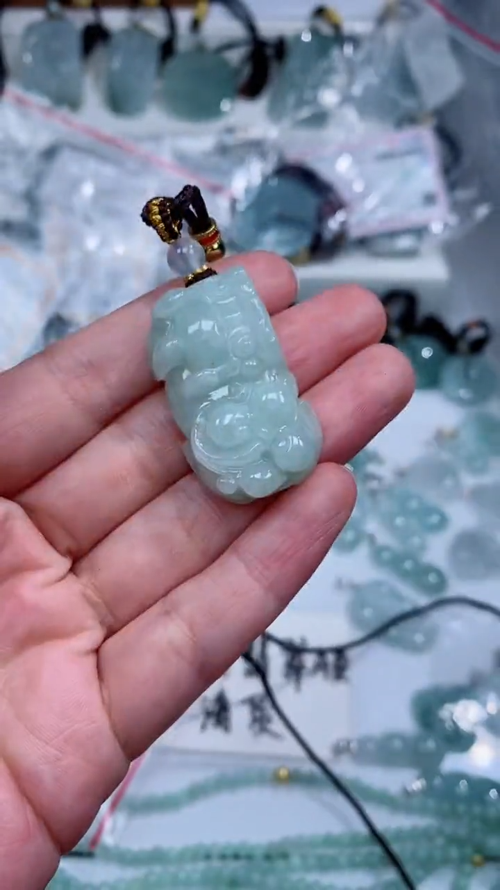 颈饰未镶嵌翡翠吊坠