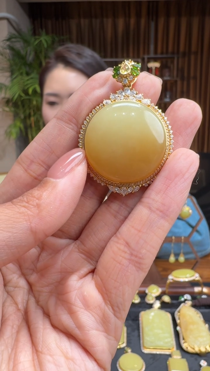 【闪购商品】和田玉10618K金镶嵌2.26冰冰多样性发货