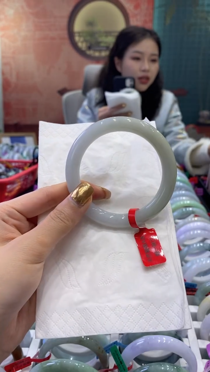 【闪购商品】翡翠手镯未镶嵌多人18144