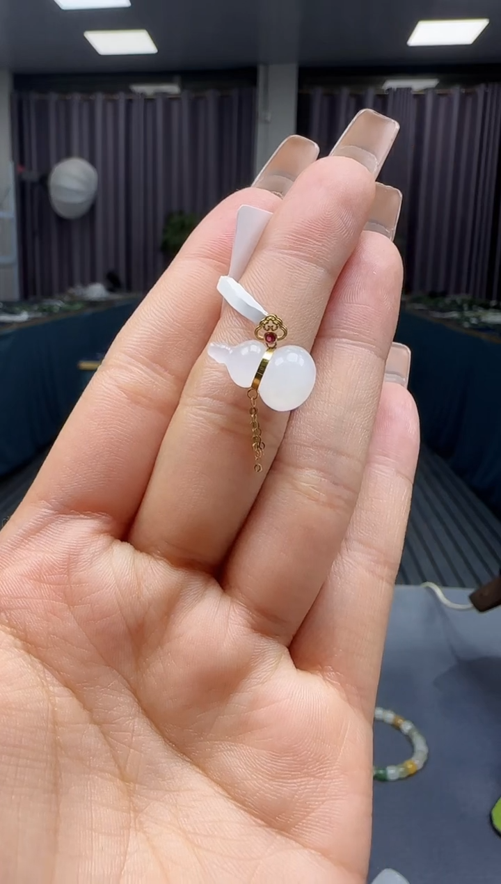 【闪购商品】和田玉挂件18K金镶嵌1