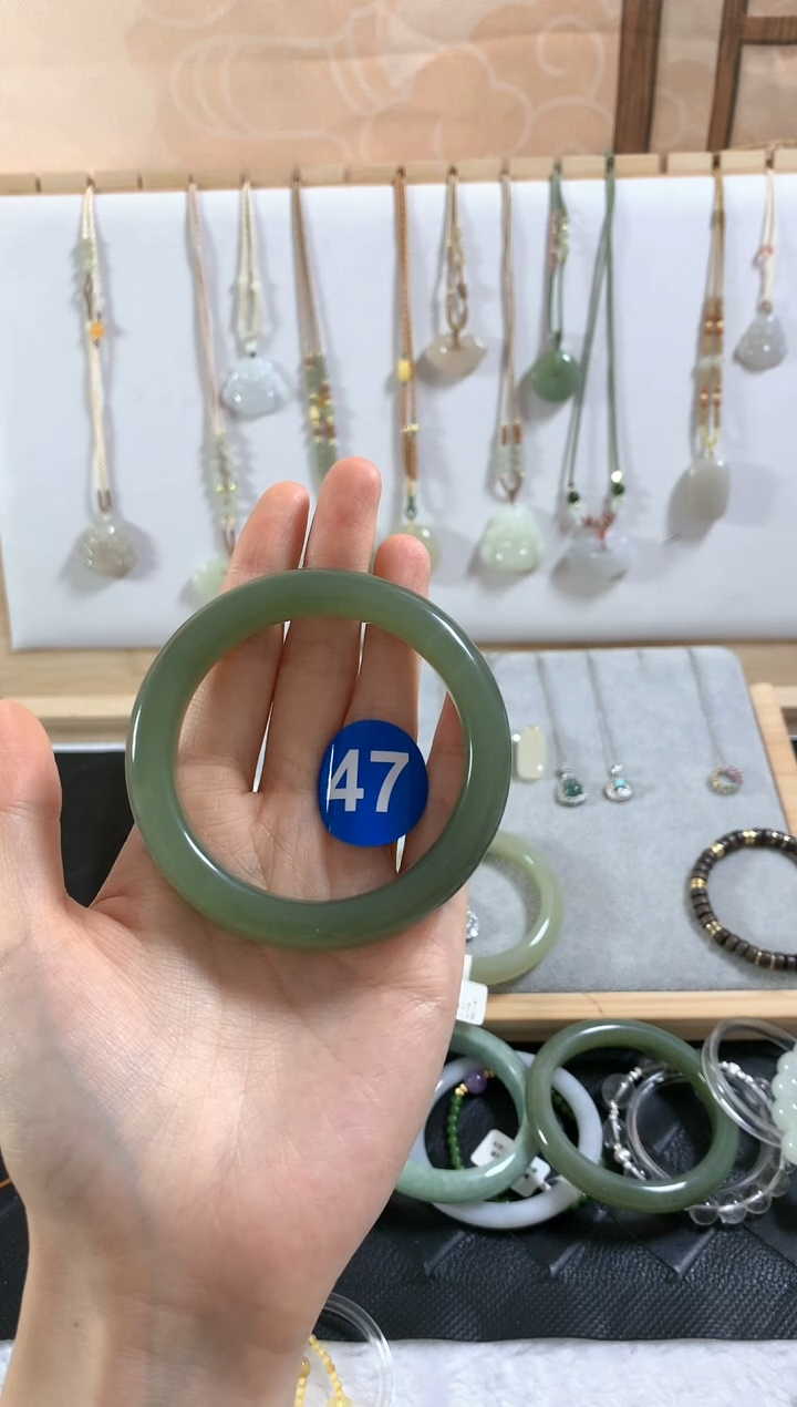 和田玉手镯未镶嵌翻****美手镯4