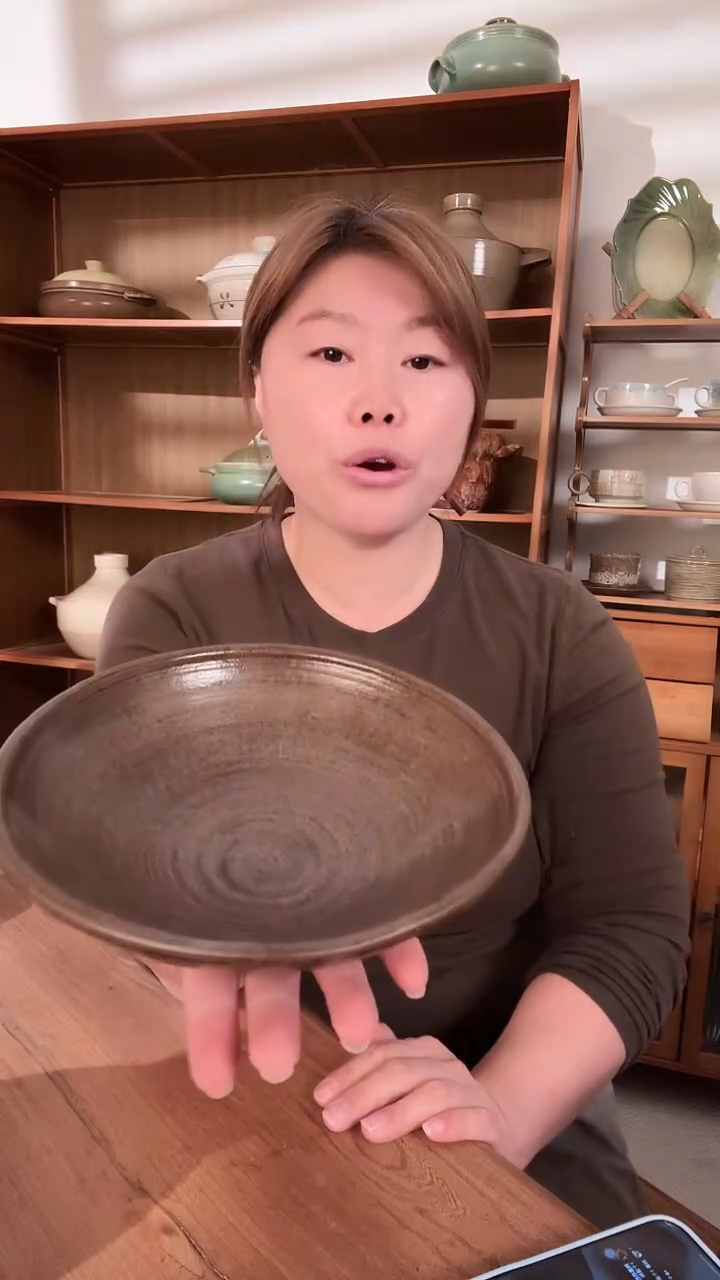 陶瓷7英寸咖啡色螺纹深盘