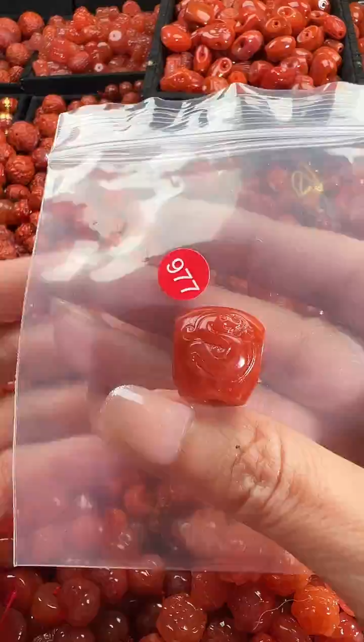 颈饰未镶嵌南红玛瑙1