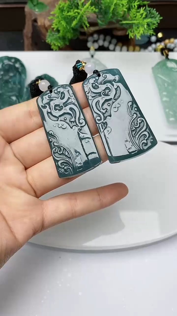 【闪购商品】翡翠颈饰未镶嵌         