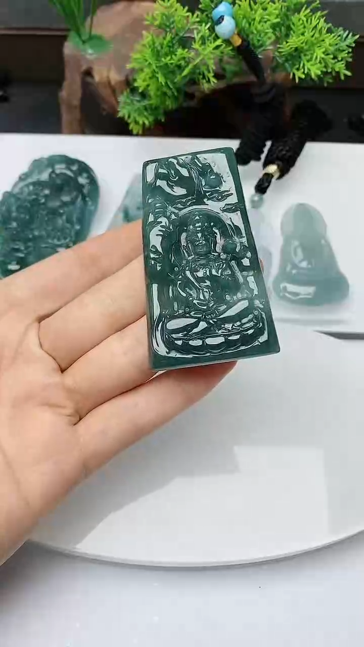 【闪购商品】翡翠颈饰未镶嵌          