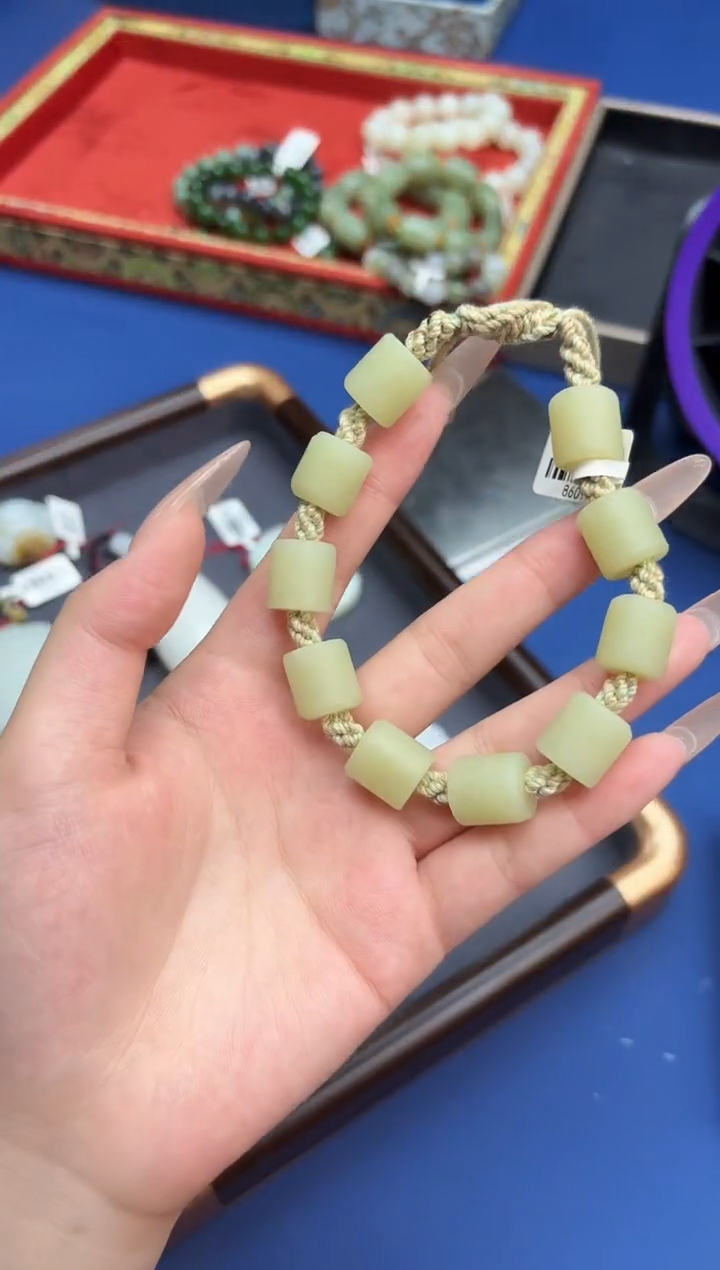 未镶嵌手串和田玉董小姐推荐 多样性发货 拍一发一hk