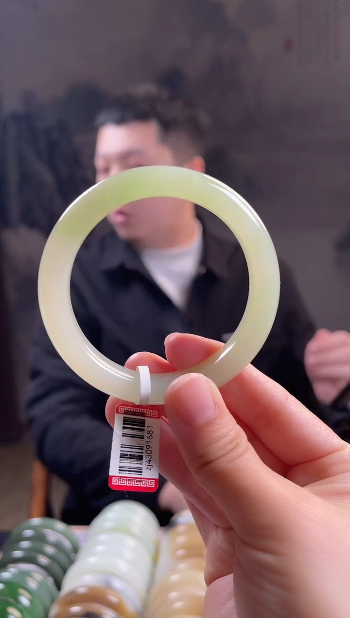 未镶嵌手镯和田玉54+圈口1681